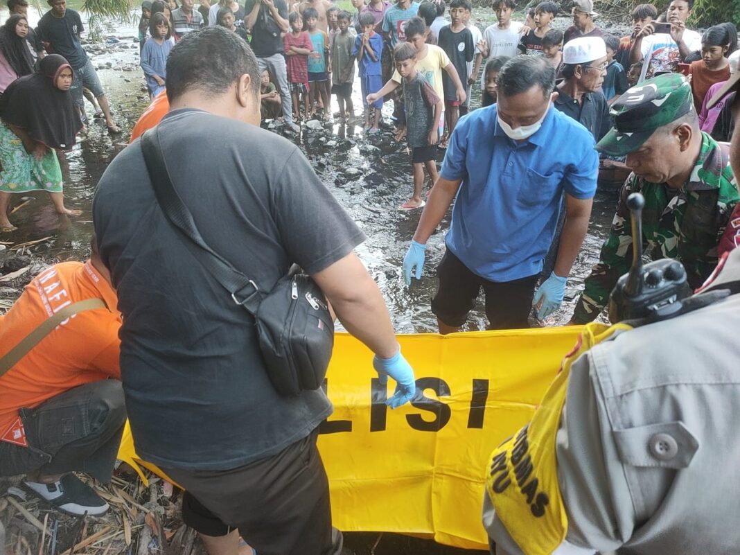 Seorang pria paruhbaya ditemukan tak bernyawa di Sungai Babak, Dusun Bonggor, Desa Taman Ayu, Kecamatan Gerung, Lombok Barat, pada Minggu (5/5/2024).