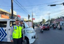 Simpang Lima Ampenan Jadi Titik Edukasi, Satlantas Mataram Bergerak Cegah Korban Jalan Raya